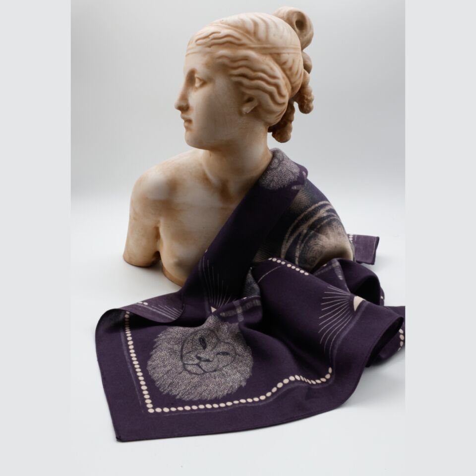 Petite Fular - Lion Eclipse